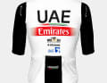 Auf der mittleren Rückentasche gibt es beim 2023er Trikot von UAE Team Emirates einen schwarzen Streifen