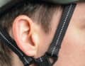Beim Specialized Echolon II führt der Gurt-Teiler die Riemen großzügig ums Ohr