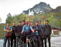 Unter Chinesen Autor Björn Kafka als begehrtes Fotomotiv vor Schloss Neuschwanstein