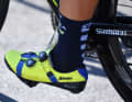 Dass die australische Firma Bont auch Schuhe für Eisschnelläufer und Inline-Speedskater fertigt, sieht man am Design des Helix von Top-Sprinter Caleb Ewan. Dieses und andere Modelle kann man im Online-Shop farblich individuell gestalten.