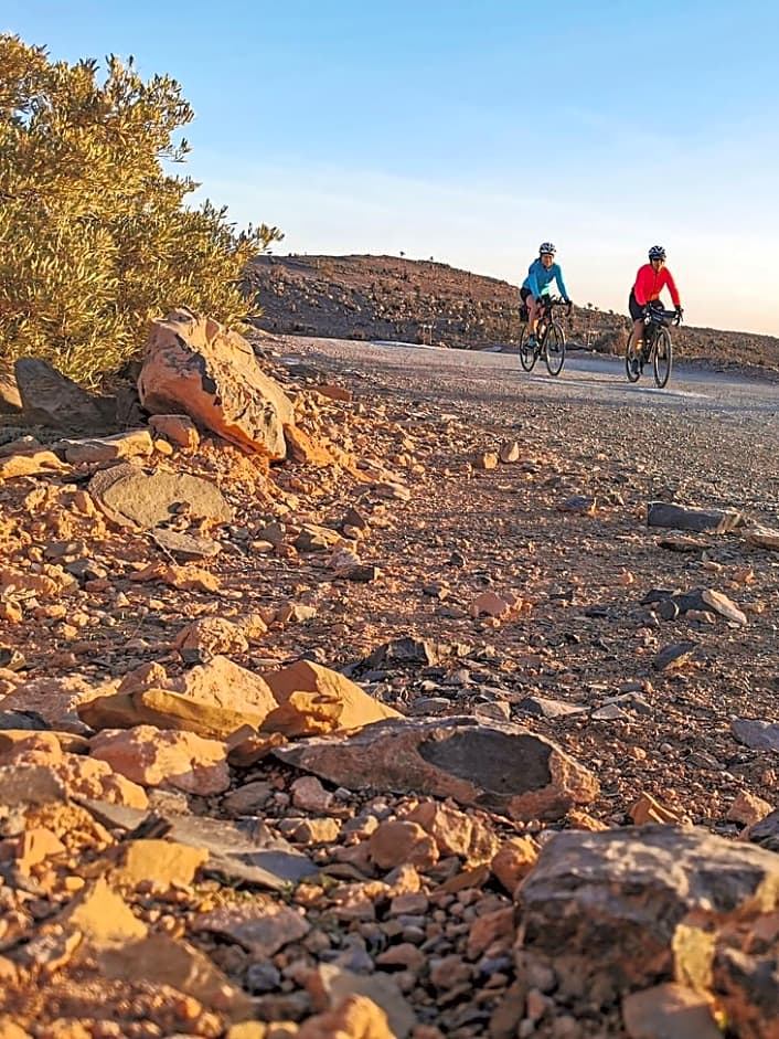 Bikepacking im Osten der Arabischen Halbinsel - Zwei Frauen radeln durch den Oman