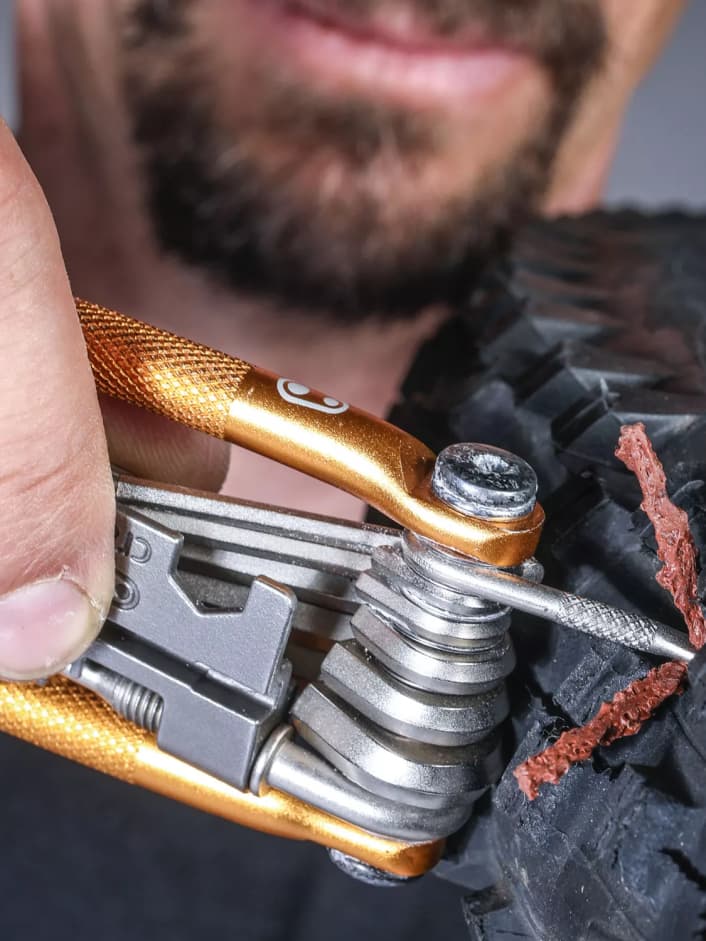 So flicken Sie Tubeless-Reifen in Sekunden