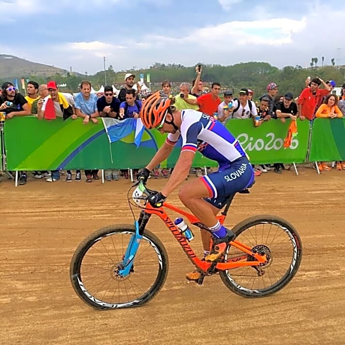 Peter Sagan mit einem platten Reifen im MTB-Rennen bei Olympia in Rio 2016.