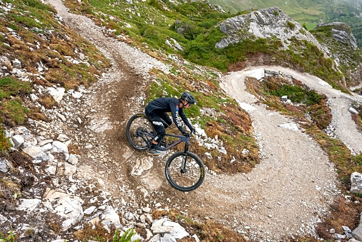 Vom oberen felsigen Teil des Segnes Trail geht es in die flowigere Sektion weiter unten.