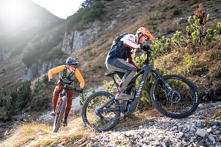 Bergauf ist das Canyon Spectral:On zwar nicht das stärkste Bike, in Puncto Ausdauer, Fahrspaß und Komfort gibt’s aber kaum etwas zu meckern. So sichert sich Canyons All Mountain souverän den Testsieg.