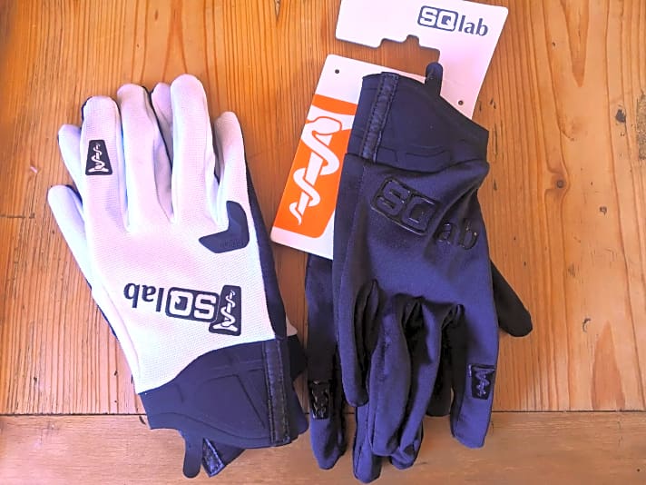 Die neuen Handschuhe: SQ-Glove One11 (links) und SQ-Glove One OX.