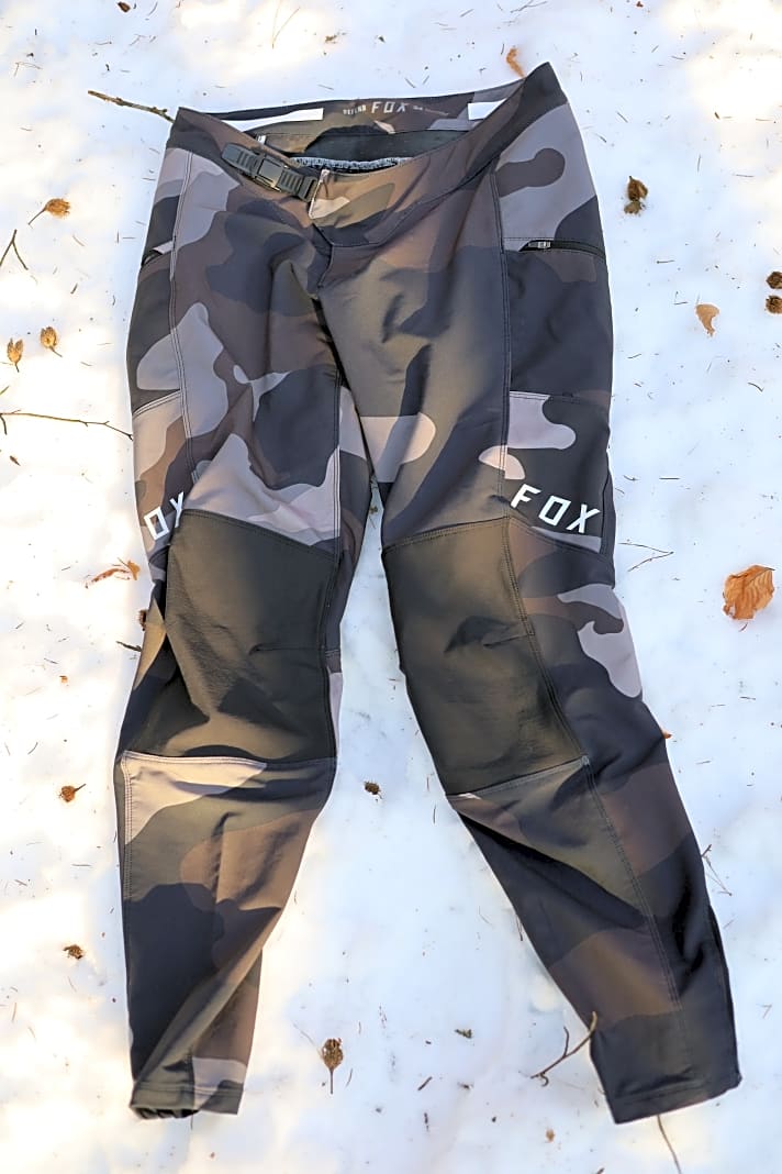 Gemaakt voor het koude seizoen en alles voor de overgang: Fox wil met de Defend Fire een lange MTB-broek aanbieden, waardoor extra lagen kleding te laat zijn.