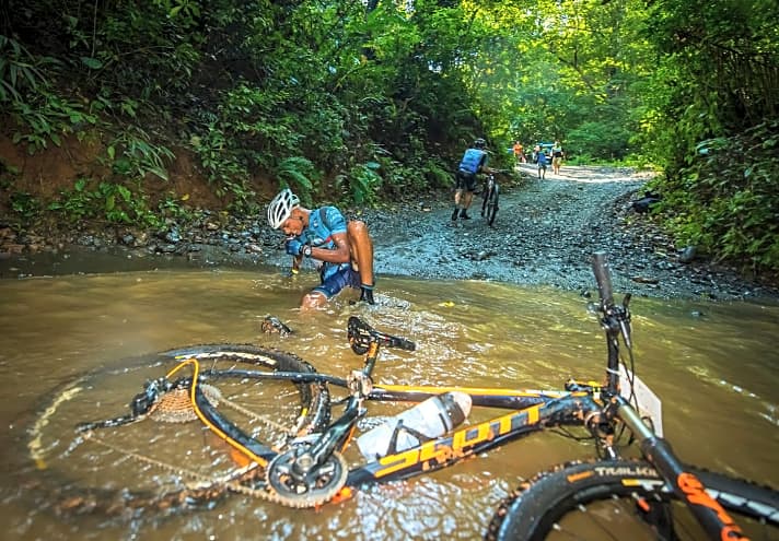 Gefürchtet: Die Bachdurchquerungen beim La Ruta MTB-Etappenrennen in Costa Rica.