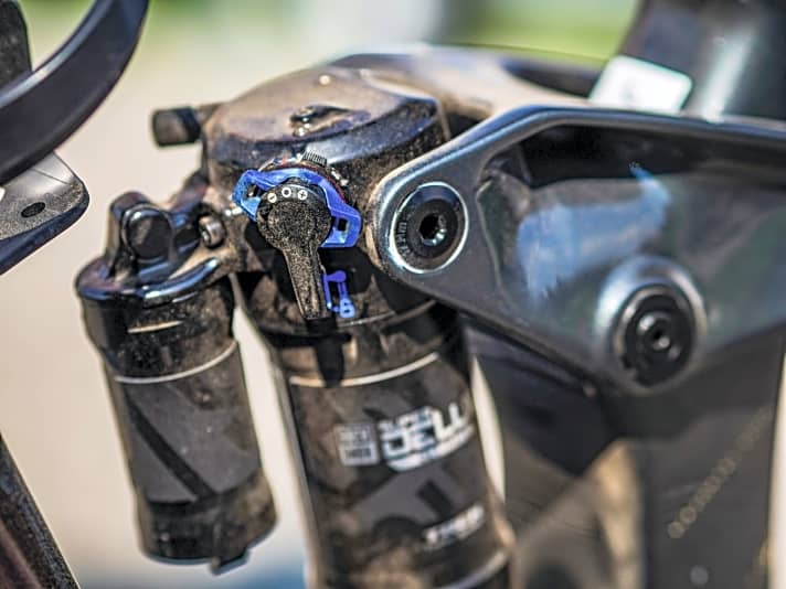 Superduell Enduros Rocky Mtn. Altitude vs. Trek Slash BIKE