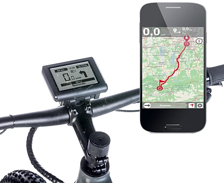   Praktisch: Wer ein GPS-fähiges Smartphone besitzt, kann es über eine eigene App für iOS oder Android koppeln und via Bluetooth als Navi oder zur Aufzeichnung der gefahrenen Strecke verwenden. Sogar eine USB-Ladebuchse ist vorhanden. 
