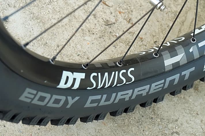   Eddy Current, zu deutsch "Wirbelstrom". Passender Name für den ersten Reifen, der explizit für E-Mountainbikes entwickelt wurde.