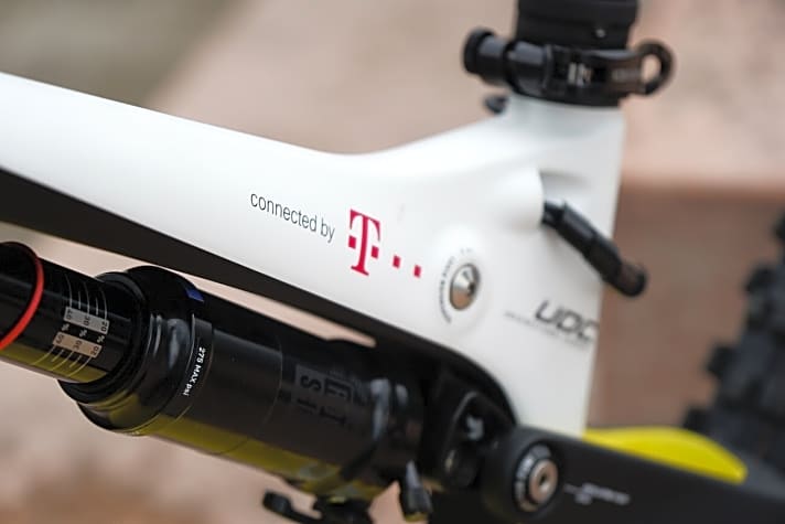   Wer das Bike kauft, ist dank T-mobile mit dem Greyp G6 bis September 2022 kostenfrei online.