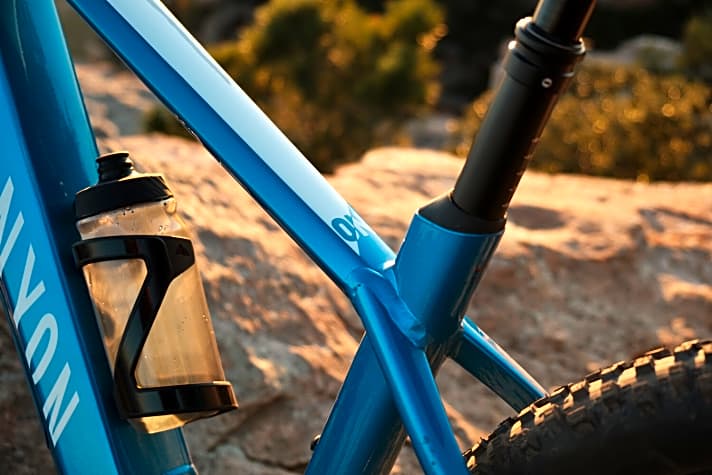   Die Sattelklemme ist schick ins Sitzrohr integriert, ein Markenzeichen der aktuellen Canyon-Bikes.