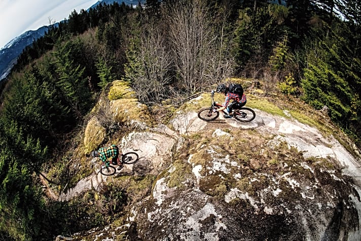   "Rock Roller", nennen die Locals Steilabfahrten über monströse Felsen. Die findet man zuhauf auf den Trails in Squamish und Pemberton. Wer hier verweigert, kriegt die Häme der Locals zu spüren.