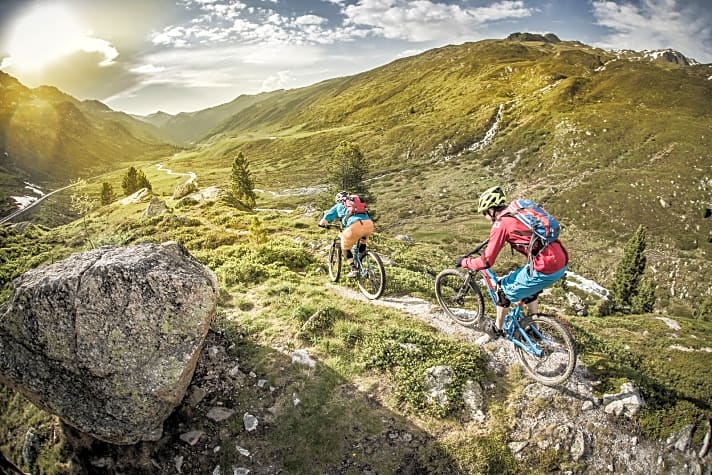   Fairtrail Campagne in Graubünden soll für mehr Toleranz zwischen Bikern und Wanderern sorgen.