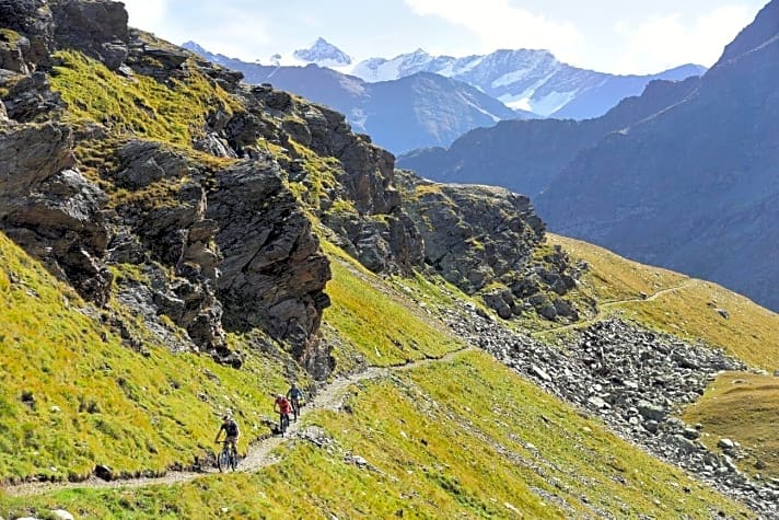 Der 2621 Meter hohe Passo Gavia ist eine Legende des Radsports und erwartet die BIKE Transalp-Teilnehmer mit einem hochalpinem Traumpfad, der zu den besten der Transalp-Geschichte zählt. 
