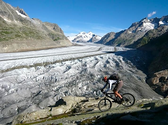   Der Aletschgletscher ist der längste Eisstrom in den Alpen und lässt sich wunderbar mit einer MTB-Tour erkunden.