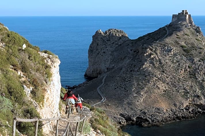   Dem Abgrund entgegen. In Sizilien ziehen sich die Trails vom Gipfel bis zum Mittelmeer.