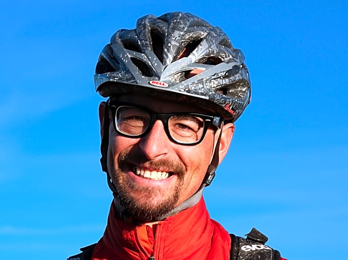   Dominik Scherer (37), Bike-Testfahrer: Fährt Bike seit 1996; Gewicht 80 kg; Größe 1,82 m; Fahrertyp All Mountain/Tour; Lieblingsrevier Karwendel