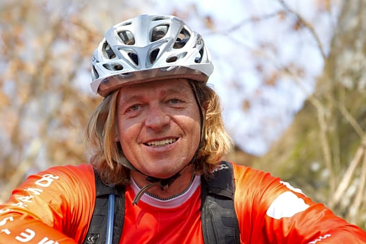   Hans Voglsamer, BIKE-Testfahrer. Fährt Bike seit 1987; Gewicht 92 kg; Größe 1,89 m; Fahrertyp Enduro; Lieblingsrevier Finale Ligure