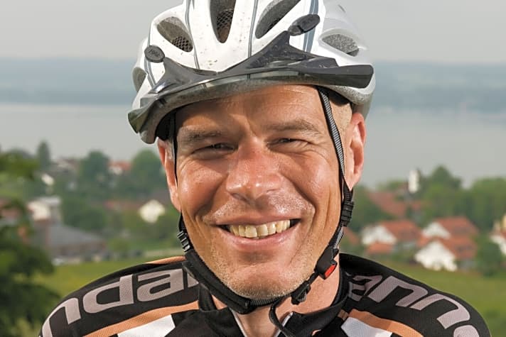   Robert Egler (49), Bike-Testfahrer: Fährt Bike seit 1990; Gewicht 78 kg; Größe 1,79 m; Fahrertyp Tour; Lieblingsrevier Ammersee-Gebiet