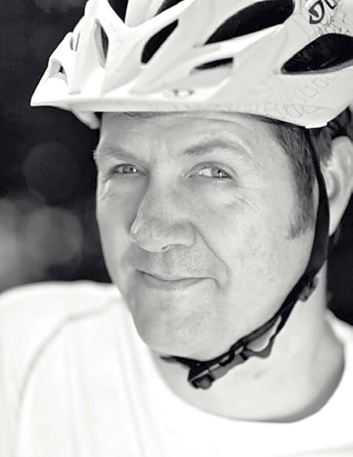   Rider: Dan Hooper, BIKE-Schrauber; Fährt Bike seit 1988; Gewicht/Größe 94 kg/1,92 m; Fahrertyp All Mountain/Enduro; Lieblingsrevier Finale Ligure