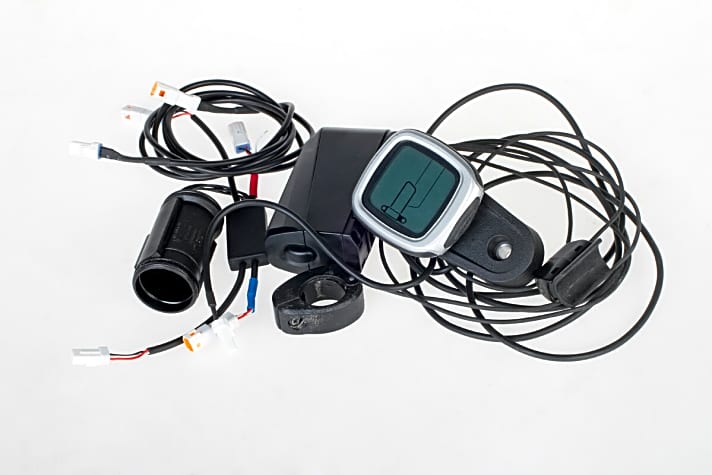   Komponenten und Kabelbaum (innen verlegt) des elektronischen E:I-Shock-Fahrwerks wiegen 342 Gramm.
