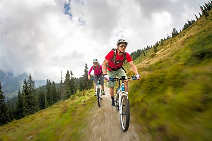   Mit E-Mountainbikes den Berg hinaufkurbeln: In der Region Hochkönig keine Seltenheit.