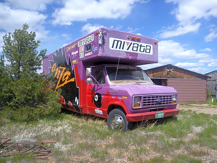   Auf dem Grundstück von Greg Herbold in Durango steht noch das berühmte Miyata-Team-Mobil aus den frühen Neunzigern.