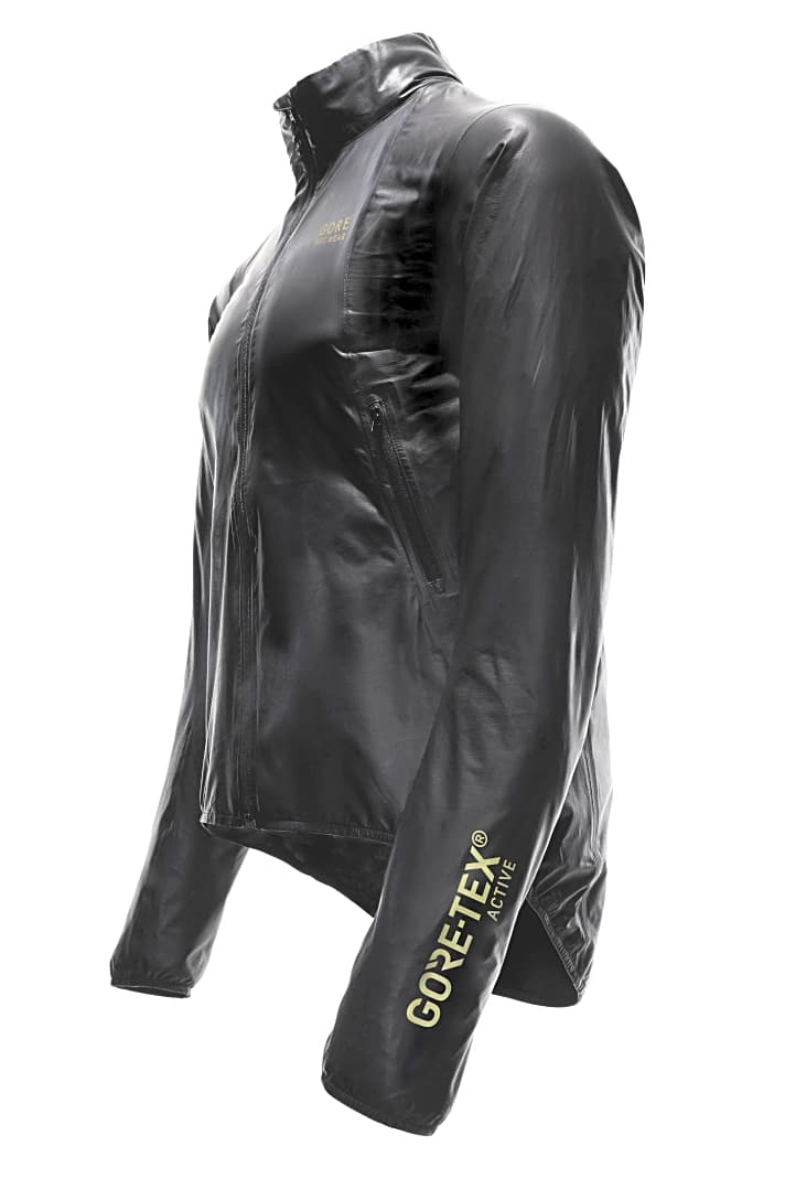   Die neue One Gore-Tex Active Jacke soll dauerhaft Wasser abperlen lassen und extrem atmungsaktiv sein.