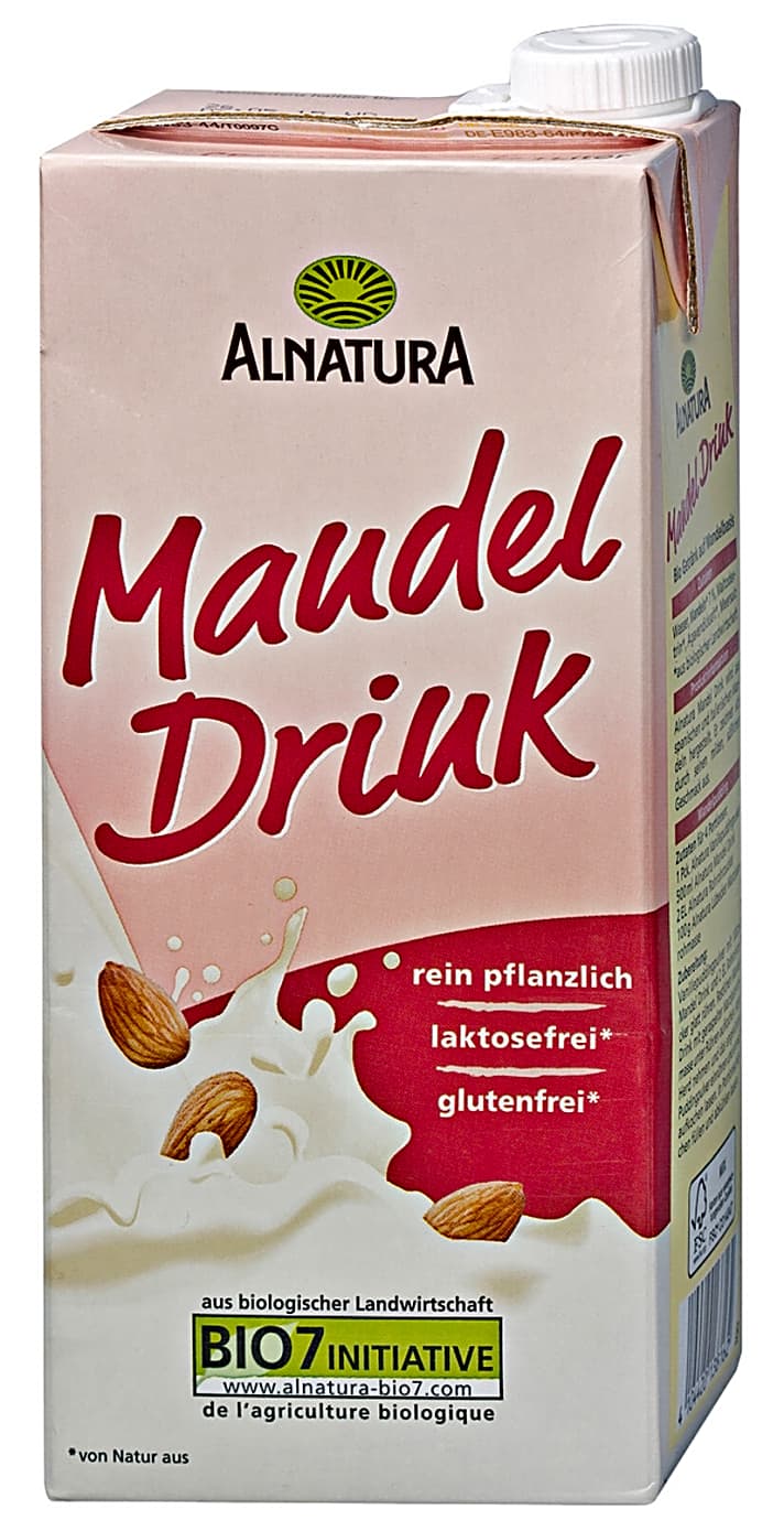   Mandelmilch gehört ebenfalls zur Rundfahrtnahrung im Team. Zusätzlich wird noch Reismilch ausgegeben. In seinen Kaffee kippt der Ausnahme­athlet aber echte Milch.