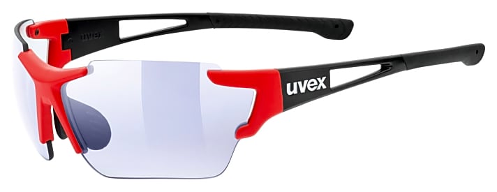   Die Sportstyle 803 Race VM ist die neueste Race-Brille von Uvex. Das rahmenlose Design soll für ein großes Sichtfeld, die hochgezogenen Gläser für Zugfreiheit sorgen. Die Variomatic-Gläser passen sich an die Lichtverhältnisse an. Preis: 139,95 Euro.
