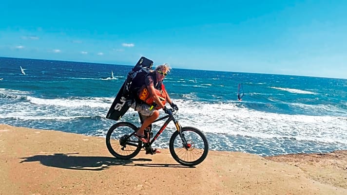   Beziehungs-Highlight: Bike & Kite – Statt einem Mietwagen diente das Fritzz auf Teneriffa zum Pendeln zwischen Ferienwohnung und Strand. El Medano bietet zusätzlich feinste Kanaren-Trails.