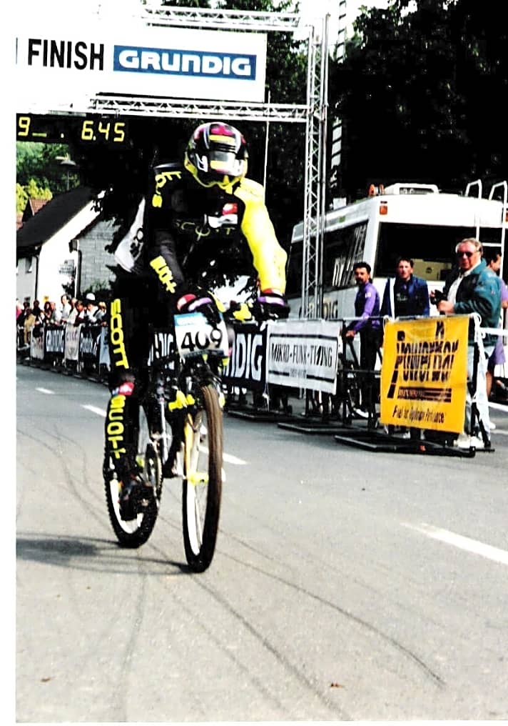   Marcus Klausmann gewann 1997 seinen ersten deutschen Meistertitel im Downhill. Mit gebrochenem Lenker!