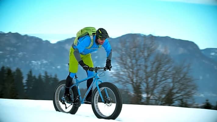   Fahrtechnik-Experte Kurt Exenberger weiß, worauf es beim Biken im Winter bei Schnee und Eis ankommt.
