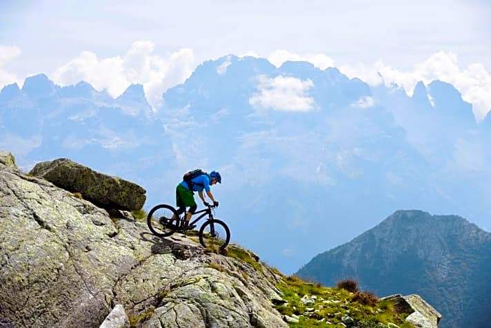   Dolomiten und Gardasee – kaum eine Region übt auf die deutschsprachigen Mountainbiker eine derartige Anziehungskraft aus wie das Trentino in Italien.