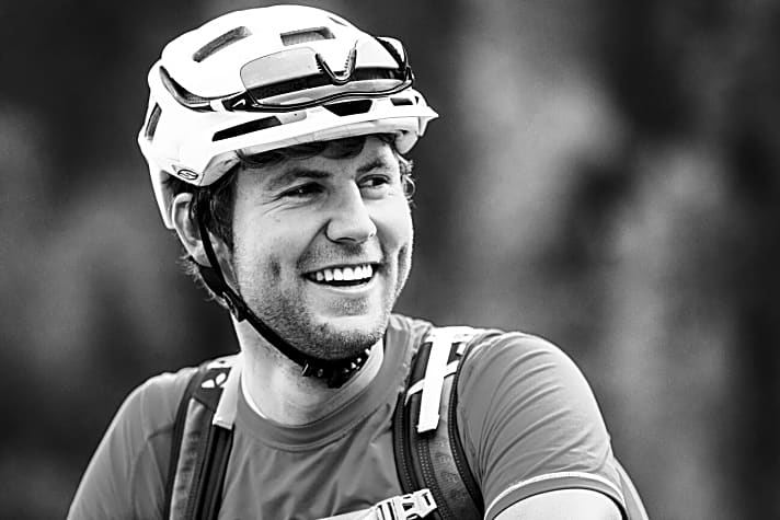   Stefan Loibl (30), BIKE Testredakteur   Von langen Marathon-Rennen bis zu alpinen Abenteuer-Touren ist der Niederbayer für alles zu haben. Doch meist zieht es ihn von München gen Süden in die Alpen. Der Deutschland-Trail dürfte für ihn daher eine Selbsterfahrung werden.