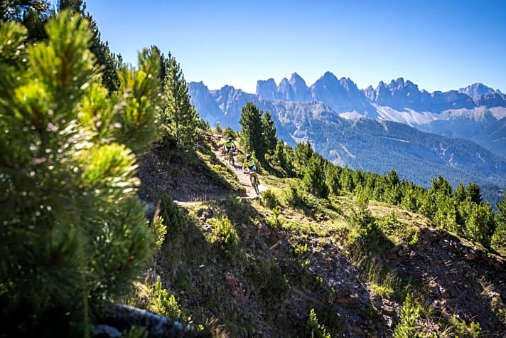   Die BIKE Transalp wird 2018 wieder auf neuen Pfaden durch das Zentralmassiv der Alpen führen.