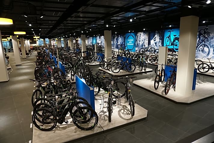   Ein Hauch von Eurobike: In der neuen Stadler-Filiale in München werden Bikes wie bei einer ständigen Messe präsentiert.