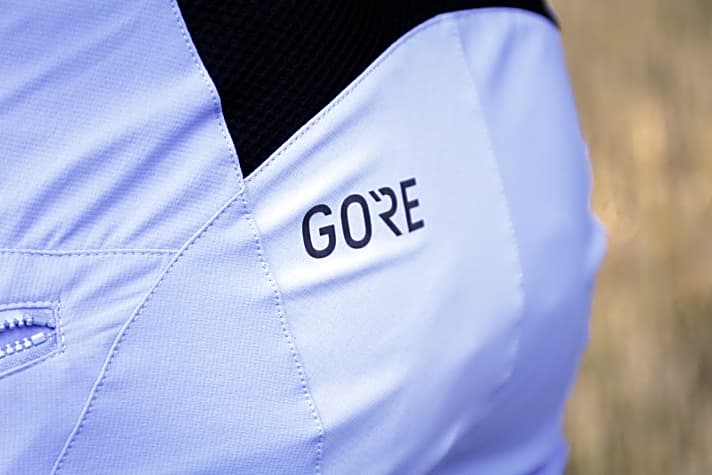   Das Hinterteil der Gore-Short ist mit einem Spritzschutz ausgestattet.