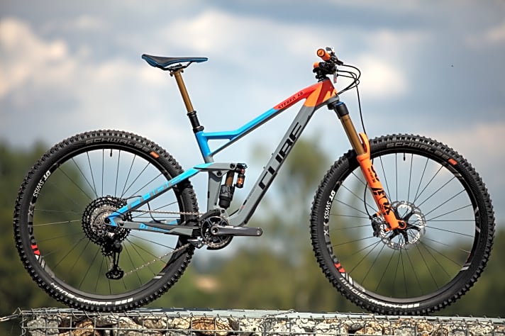   Die Action Team-Version des kürzlich vorgestellten Stereo 150 29 wird es für 2019 in Serie geben. Das Bike kostet 6000 Euro und wiegt 13,7 Kilogramm.