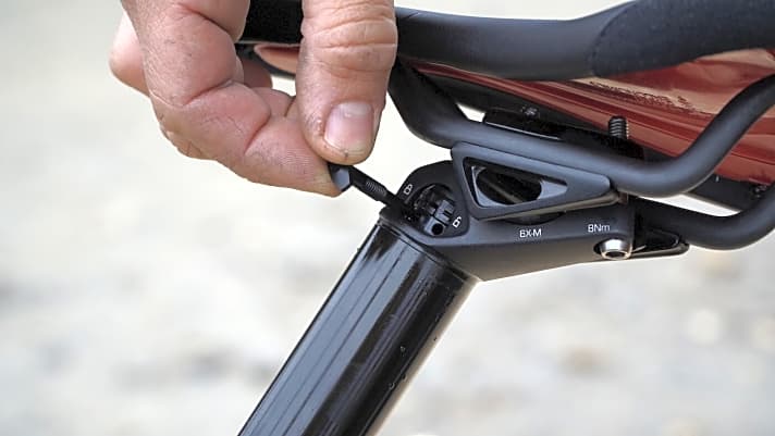   Die größte Änderung der neuesten Eightpins-Stütze: Man kann die Sattelhöhe jetzt mit diesem Stellrad sowie einem integriertem Tool anpassen und muss nicht mehr die Metallsäge bemühen.
