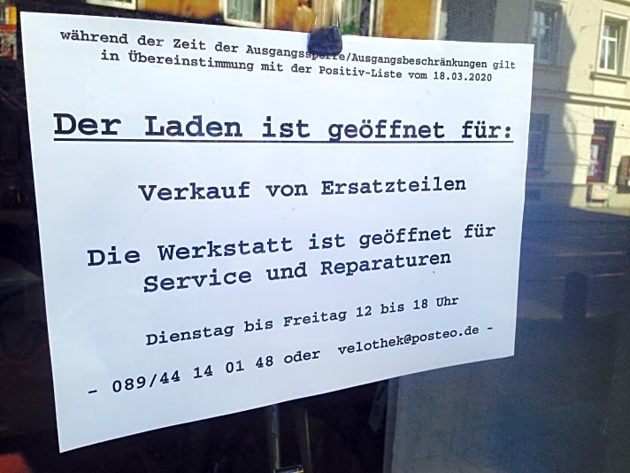  Hoffentlich bald ein Bild der Vergangenheit: für den Bike-Verkauf geschlossene Fahrradläden wie im Bild die Velothek in München/Haidhausen.