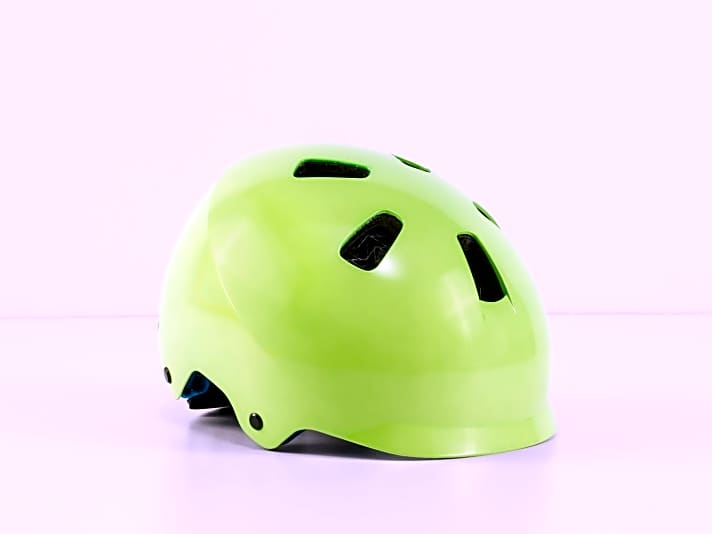   In zwei verschiedenen Größen, mehreren Farben und mit Stickern zum Bekleben: So findet sich für jeden Kinderkopf der passende Helm. 