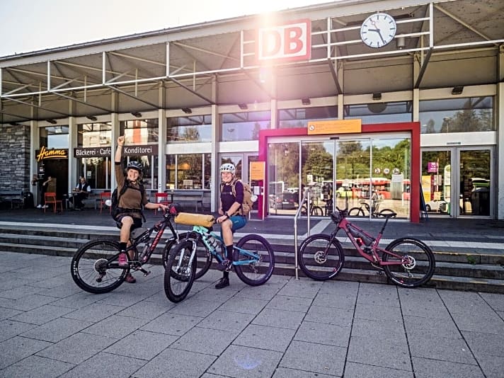   Das Gute liegt so nah: Ines Thoma und Kathi Kuypers auf Bikepacking-Trip zwischen Allgäu und Zugspitze.