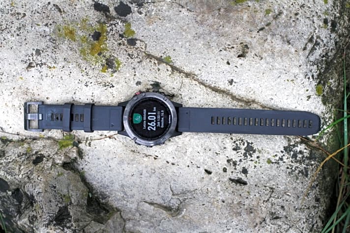   Macht eine vollgepackte Outdoor-Uhr auch im Alltag zum stylischen Rund-um-die-Uhr-Begleiter: die fenix 5 von Garmin mit 47 mm großem Gehäuse.