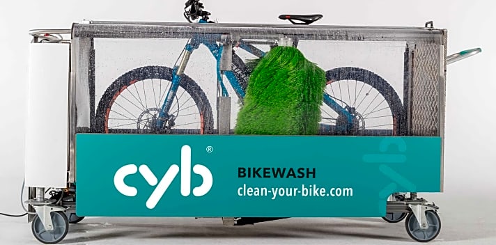   Fahrrad-Waschanlagen – wie die von <a href="https://clean-your-bike.com/" target="_blank" rel="noopener noreferrer nofollow">Cyb Bikewash</a>  – gibt's nur vereinzelt in großen Städten. Doch die mobile Anlage kann man auch mieten.
