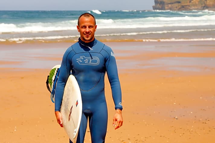   Patrick Grübener ist leidenschaftlicher Surfer.