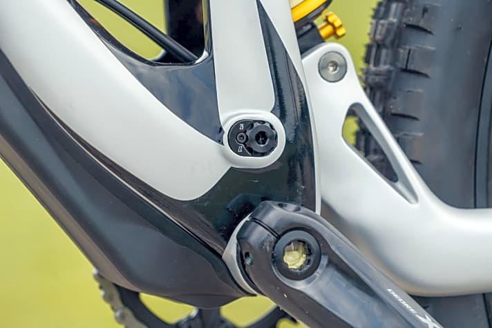   Gerade bei Enduro-Mountainbikes hat man immer öfter die Wahl, ob man vorne ein 29-Zoll-Rad fährt und hinten ein kleineres 27,5er – also als Mullet-Bikes. Dafür muss man oft nur einen Flipchip am Rahmen umschrauben, damit die Geometrie angepasst wird.