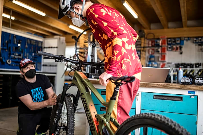   Defekte, Reparaturen, Kundendienst: Ein kompetenter Fachhändler kümmert sich auch nach dem Bike-Kauf um ihr Rad.
